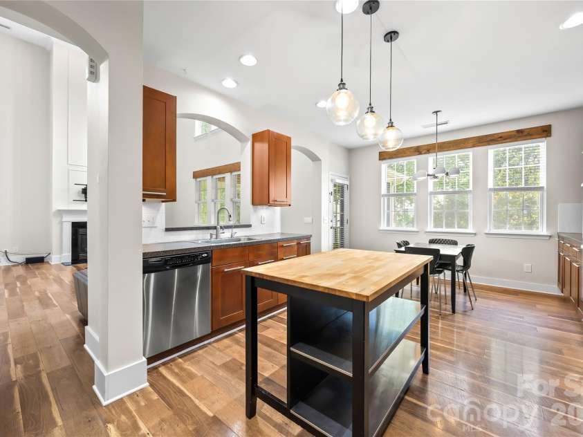 6428 Manitoba Lane, Charlotte, NC 28277.  MLS# CAR4385112, YatesRealty ID 26344. Kitchen