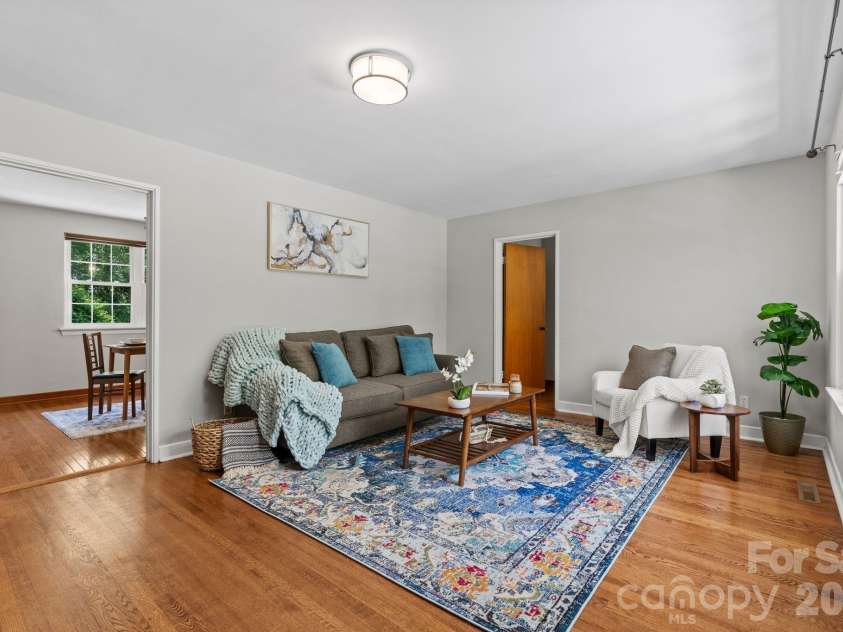 107 Appledore Avenue, Hendersonville, NC 28739.  MLS# CAR4379679, YatesRealty ID 26345. 