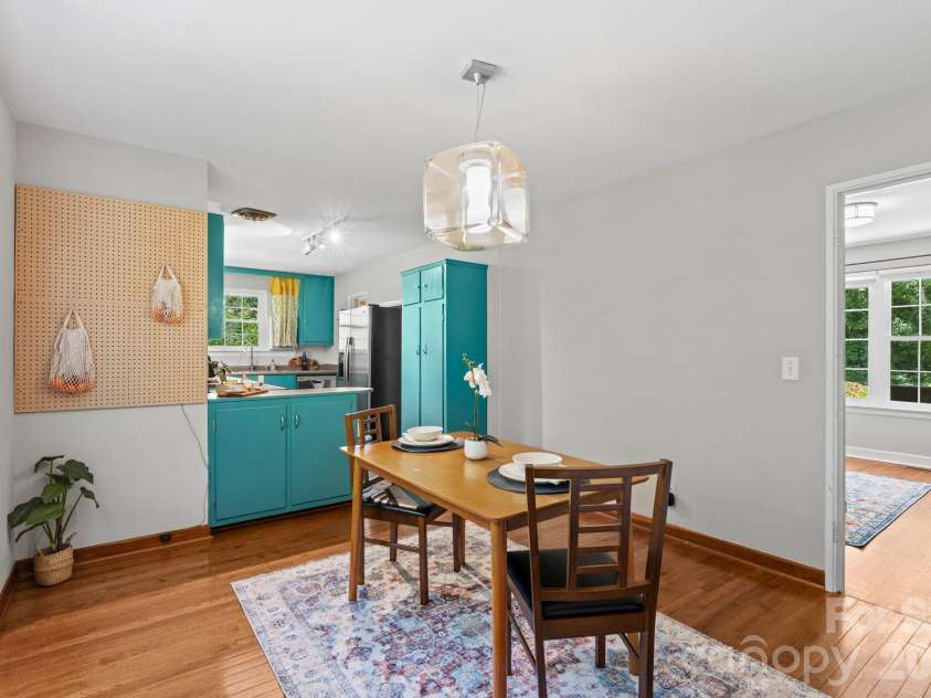 107 Appledore Avenue, Hendersonville, NC 28739.  MLS# CAR4379679, YatesRealty ID 26345. 