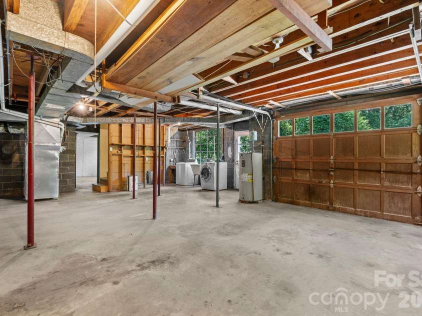 107 Appledore Avenue, Hendersonville, NC 28739.  MLS# CAR4379679, YatesRealty ID 26345. 