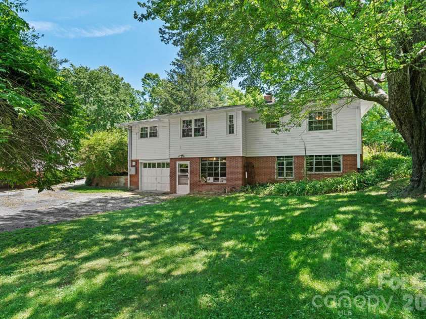 107 Appledore Avenue, Hendersonville, NC 28739.  MLS# CAR4379679, YatesRealty ID 26345. Level backyard easy to maintain.