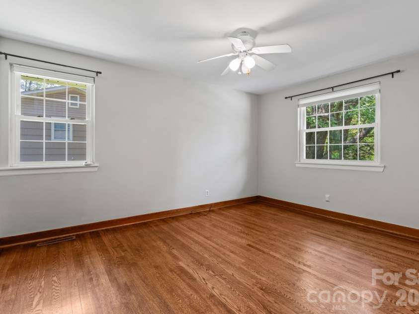 107 Appledore Avenue, Hendersonville, NC 28739.  MLS# CAR4379679, YatesRealty ID 26345. Second guest bedroom