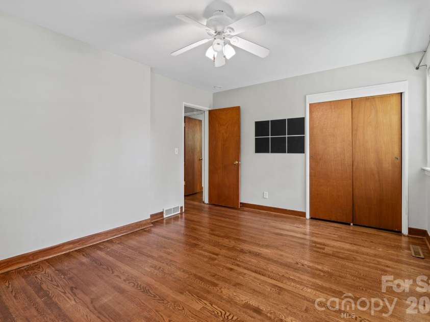 107 Appledore Avenue, Hendersonville, NC 28739.  MLS# CAR4379679, YatesRealty ID 26345. Second guest bedroom