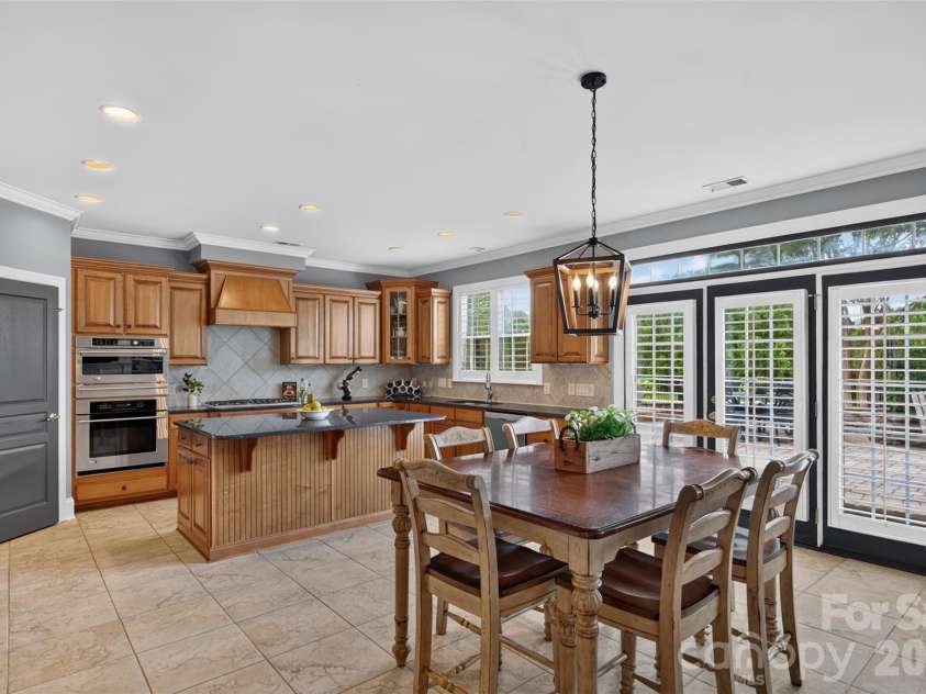 10102 Stonesby Lane, Waxhaw, NC 28173.  MLS# CAR4394343, YatesRealty ID 26346. Kitchen