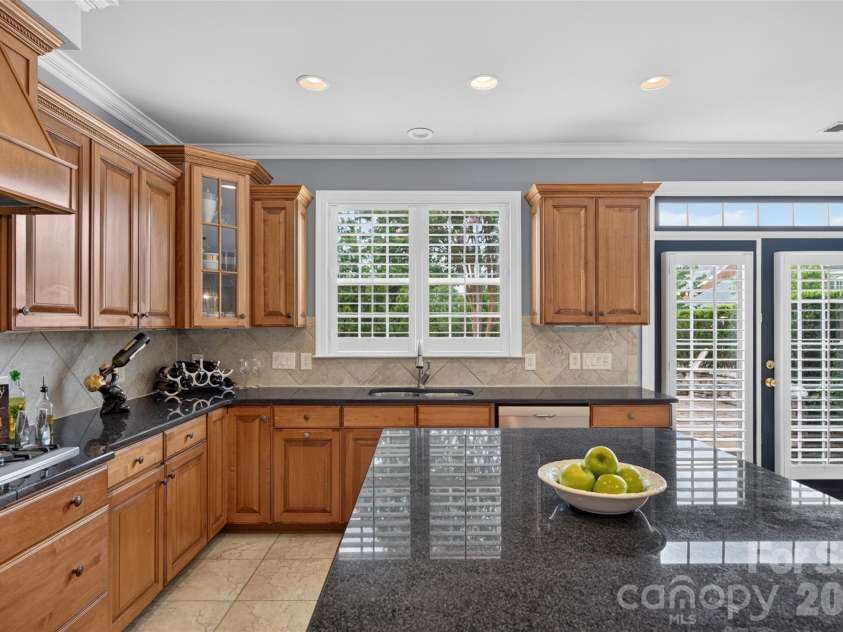 10102 Stonesby Lane, Waxhaw, NC 28173.  MLS# CAR4394343, YatesRealty ID 26346. Kitchen