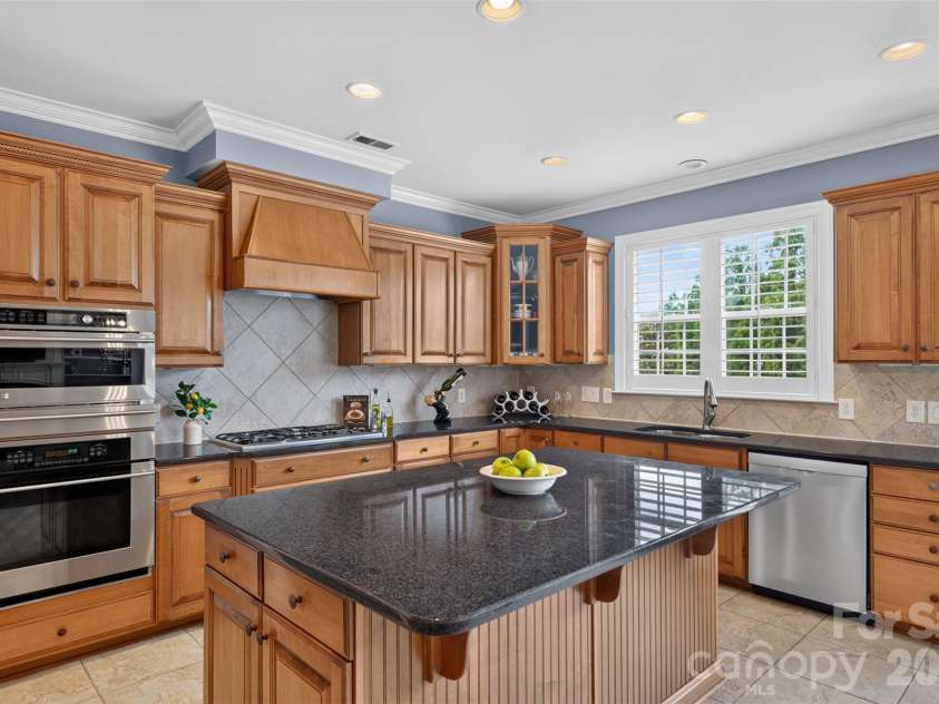 10102 Stonesby Lane, Waxhaw, NC 28173.  MLS# CAR4394343, YatesRealty ID 26346. Kitchen