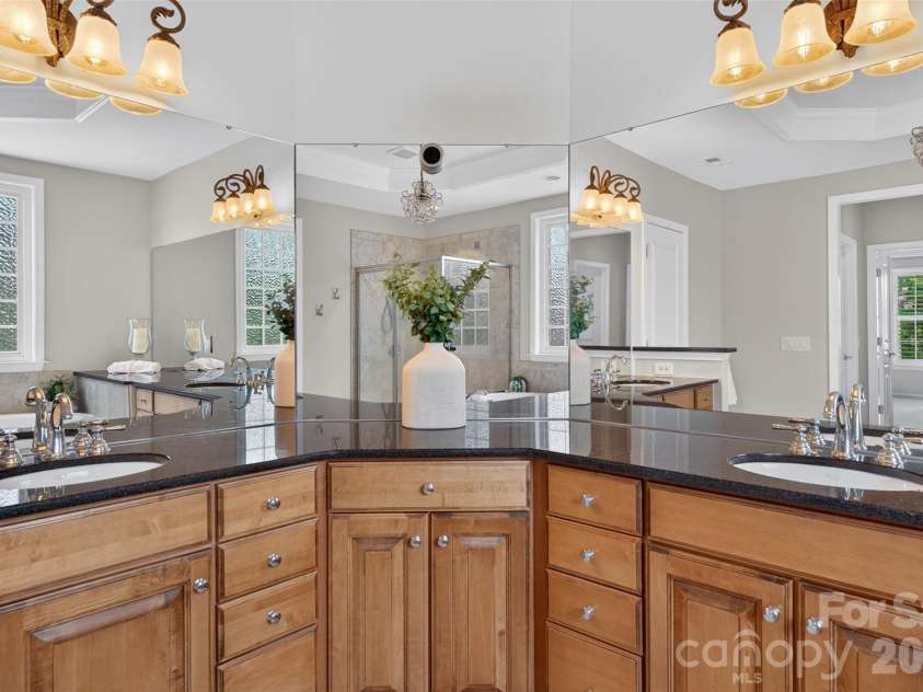 10102 Stonesby Lane, Waxhaw, NC 28173.  MLS# CAR4394343, YatesRealty ID 26346. Primary Bath