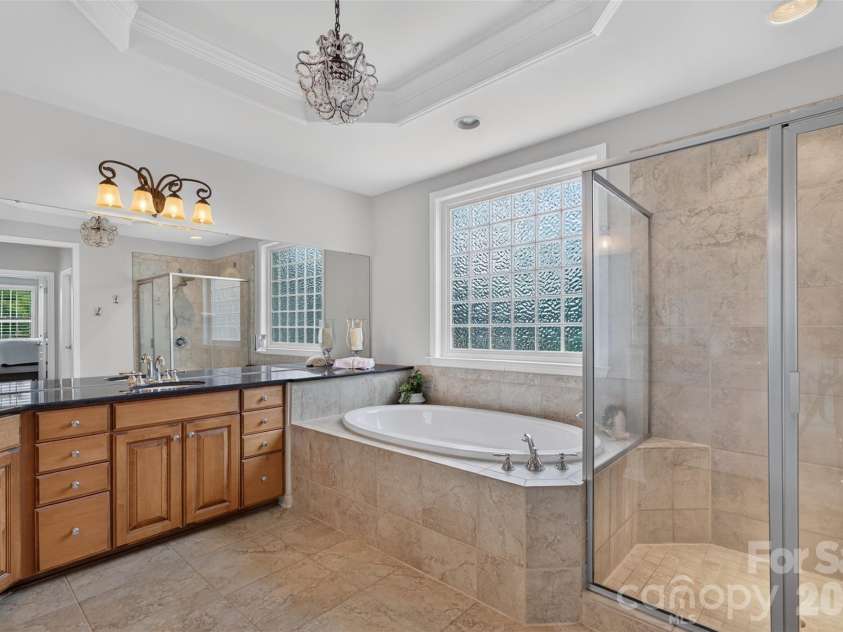 10102 Stonesby Lane, Waxhaw, NC 28173.  MLS# CAR4394343, YatesRealty ID 26346. Primary Bath