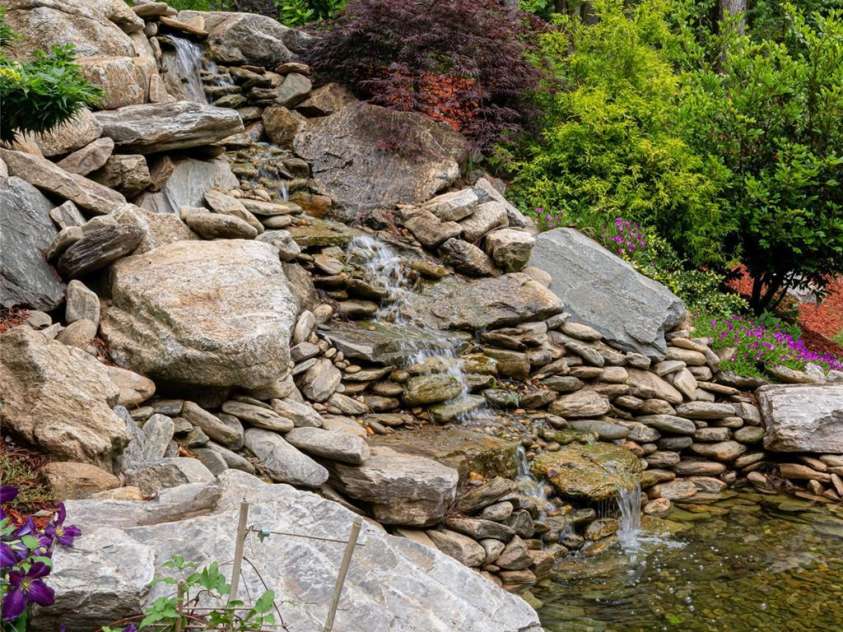 99 Timber Ridge Circle, Leicester, NC 28748.  MLS# CAR4261067, YatesRealty ID 26347. Beautifully Landscaped