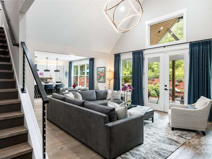 99 Timber Ridge Circle, Leicester, NC 28748.  MLS# CAR4261067, YatesRealty ID 26347. Vaulted Ceilings, spectacular lighting