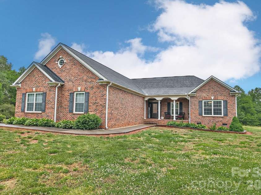 3127 Yorkshire Lane, Boonville, NC 27011.  MLS# CAR4385114, YatesRealty ID 26348. 