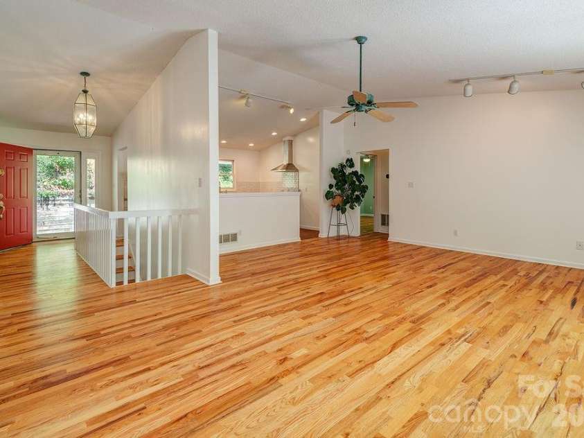 146 Churchill Downs Drive, Fairview, NC 28730.  MLS# CAR4383369, YatesRealty ID 26349. 