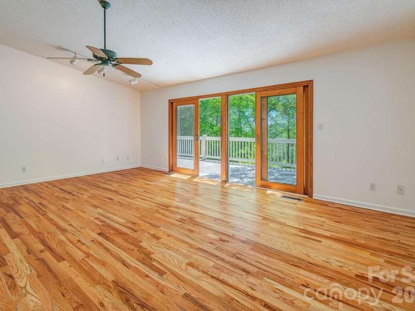 146 Churchill Downs Drive, Fairview, NC 28730.  MLS# CAR4383369, YatesRealty ID 26349. 