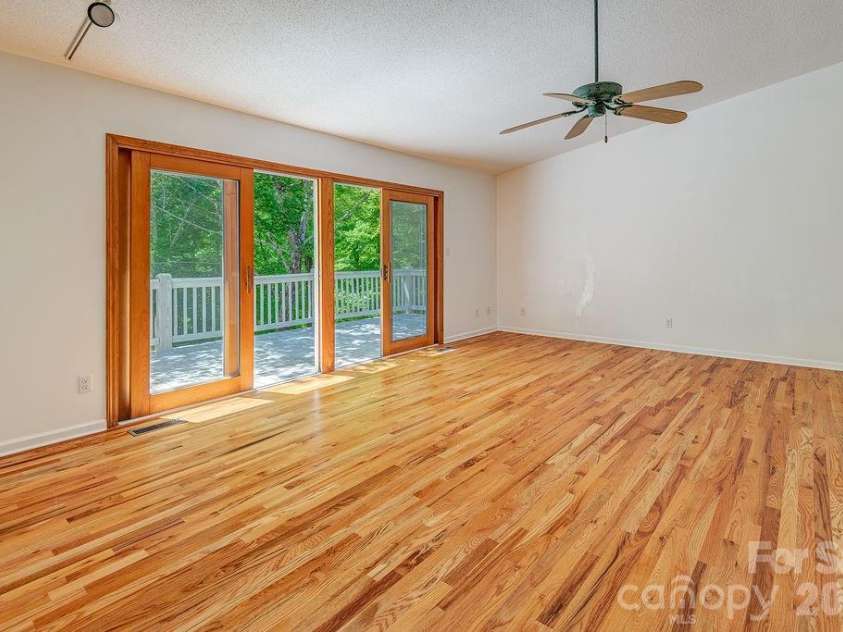 146 Churchill Downs Drive, Fairview, NC 28730.  MLS# CAR4383369, YatesRealty ID 26349. 