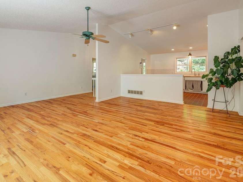 146 Churchill Downs Drive, Fairview, NC 28730.  MLS# CAR4383369, YatesRealty ID 26349. 