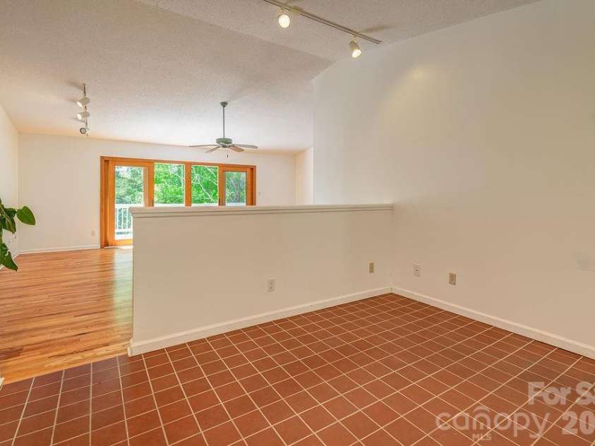 146 Churchill Downs Drive, Fairview, NC 28730.  MLS# CAR4383369, YatesRealty ID 26349. 