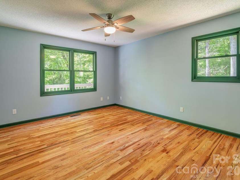 146 Churchill Downs Drive, Fairview, NC 28730.  MLS# CAR4383369, YatesRealty ID 26349. 