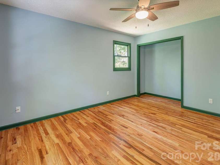 146 Churchill Downs Drive, Fairview, NC 28730.  MLS# CAR4383369, YatesRealty ID 26349. 