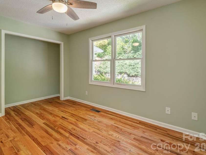 146 Churchill Downs Drive, Fairview, NC 28730.  MLS# CAR4383369, YatesRealty ID 26349. 