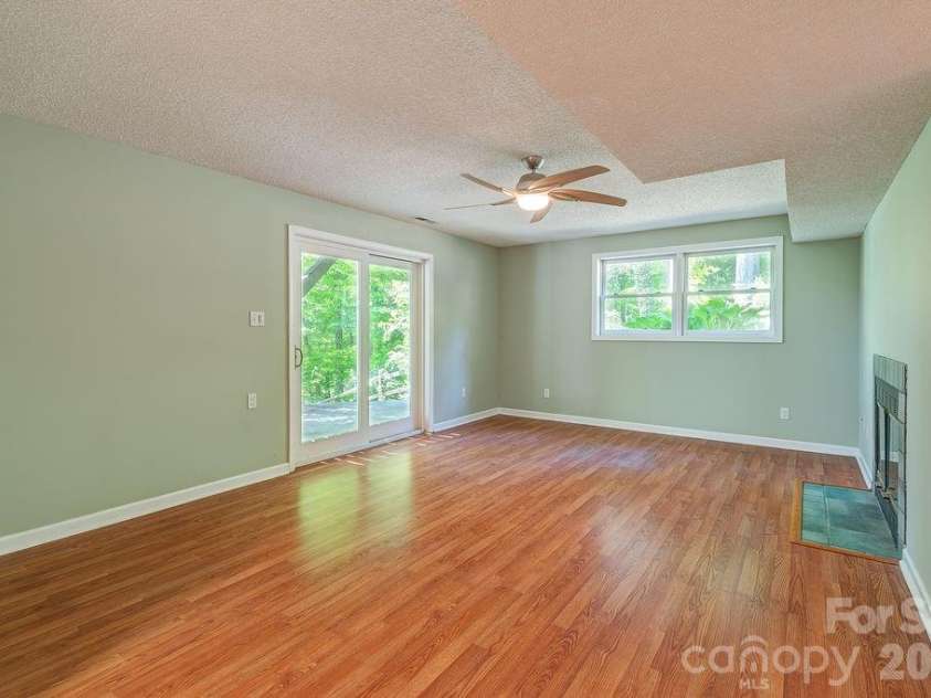 146 Churchill Downs Drive, Fairview, NC 28730.  MLS# CAR4383369, YatesRealty ID 26349. 