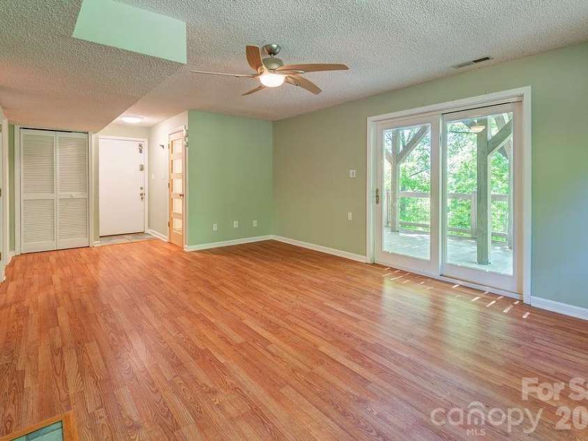 146 Churchill Downs Drive, Fairview, NC 28730.  MLS# CAR4383369, YatesRealty ID 26349. 