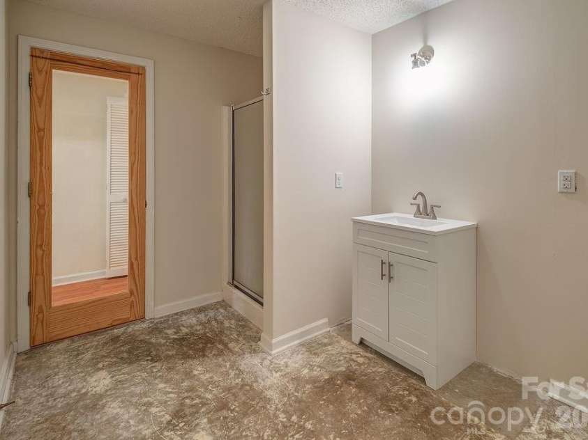 146 Churchill Downs Drive, Fairview, NC 28730.  MLS# CAR4383369, YatesRealty ID 26349. 