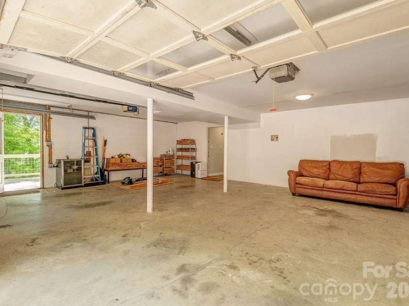146 Churchill Downs Drive, Fairview, NC 28730.  MLS# CAR4383369, YatesRealty ID 26349. 