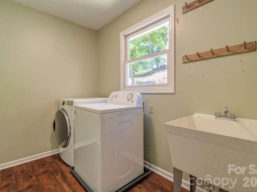 146 Churchill Downs Drive, Fairview, NC 28730.  MLS# CAR4383369, YatesRealty ID 26349. 