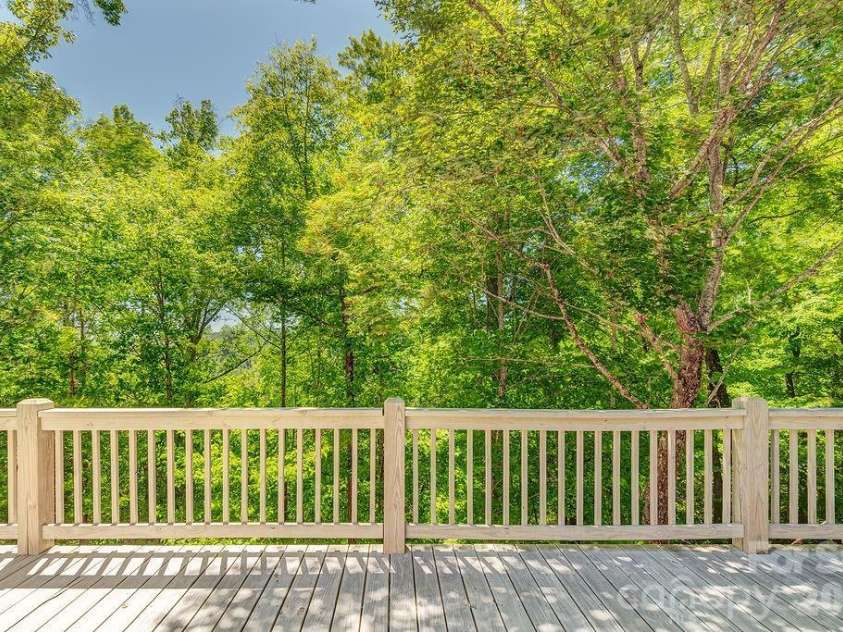 146 Churchill Downs Drive, Fairview, NC 28730.  MLS# CAR4383369, YatesRealty ID 26349. 