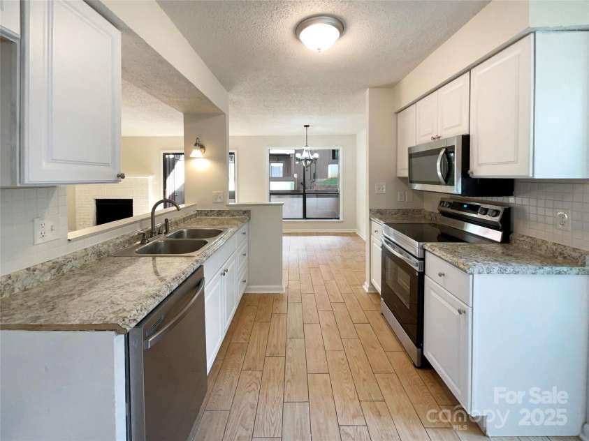 7116 Winery Lane, Charlotte, NC 28227.  MLS# CAR4248162, YatesRealty ID 26349. 