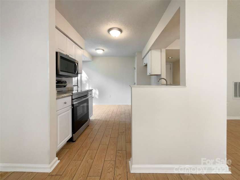 7116 Winery Lane, Charlotte, NC 28227.  MLS# CAR4248162, YatesRealty ID 26349. 