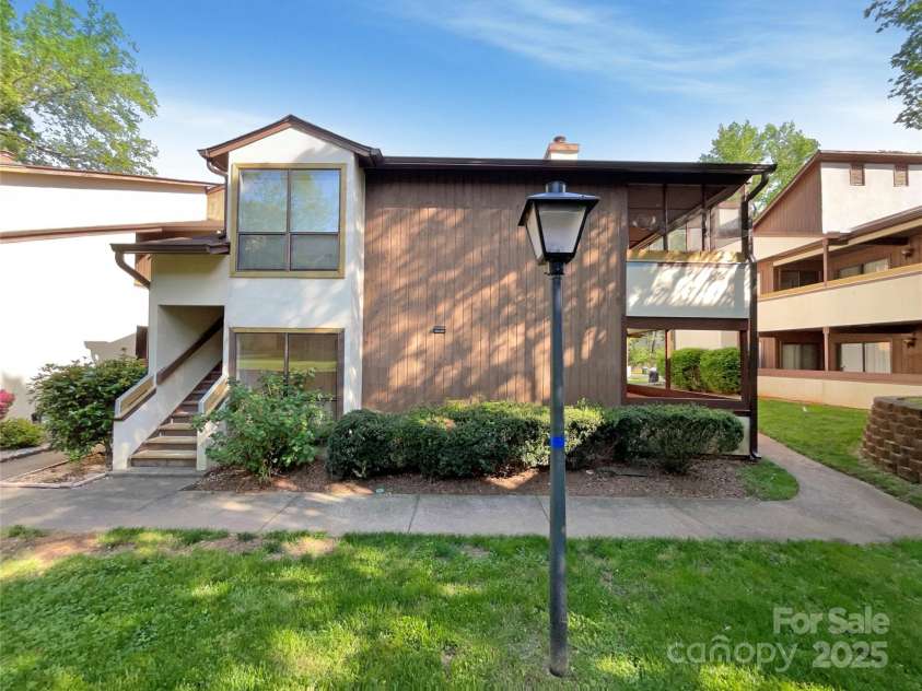 7116 Winery Lane, Charlotte, NC 28227.  MLS# CAR4248162, YatesRealty ID 26349. 