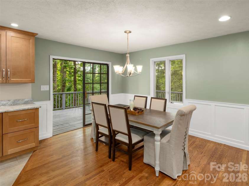 1 Glen Meadows Place, Arden, NC 28704.  MLS# CAR4386745, YatesRealty ID 26350. Convenient Dining area