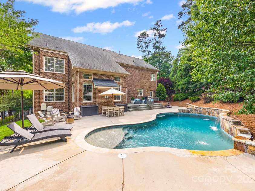 927 Cove Point Lane, Tega Cay, SC 29708.  MLS# CAR4267530, YatesRealty ID 26350. 