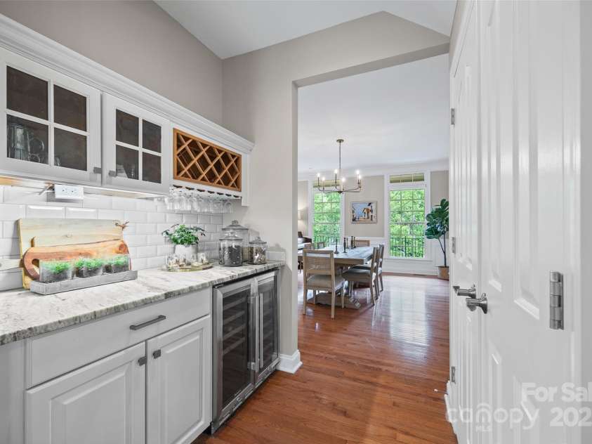927 Cove Point Lane, Tega Cay, SC 29708.  MLS# CAR4267530, YatesRealty ID 26350. Butlers Pantry