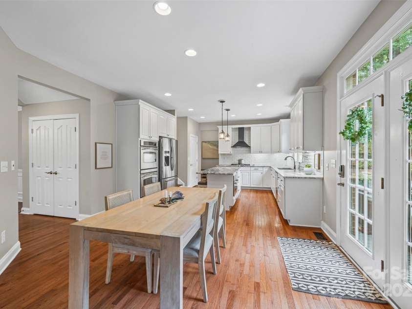 927 Cove Point Lane, Tega Cay, SC 29708.  MLS# CAR4267530, YatesRealty ID 26350. Kitchen