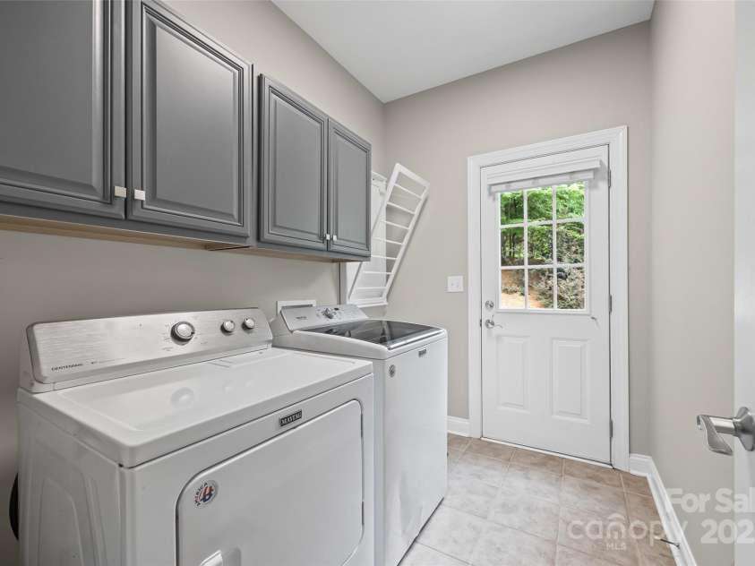 927 Cove Point Lane, Tega Cay, SC 29708.  MLS# CAR4267530, YatesRealty ID 26350. Main Floor Laundry Room