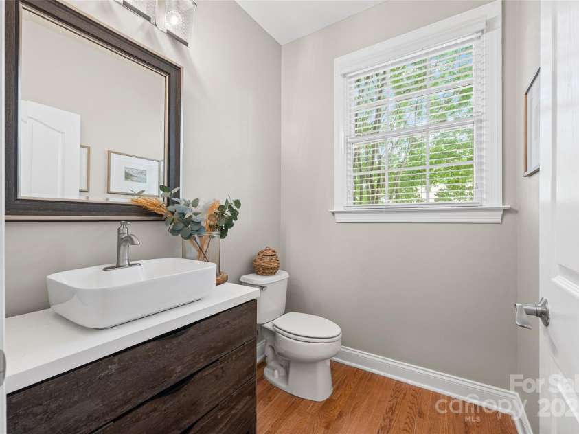 927 Cove Point Lane, Tega Cay, SC 29708.  MLS# CAR4267530, YatesRealty ID 26350. Powder room