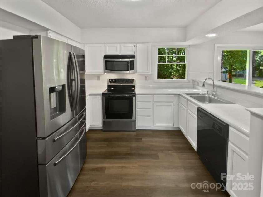 424 Mallard Drive, Pineville, NC 28134.  MLS# CAR4272609, YatesRealty ID 26351. 