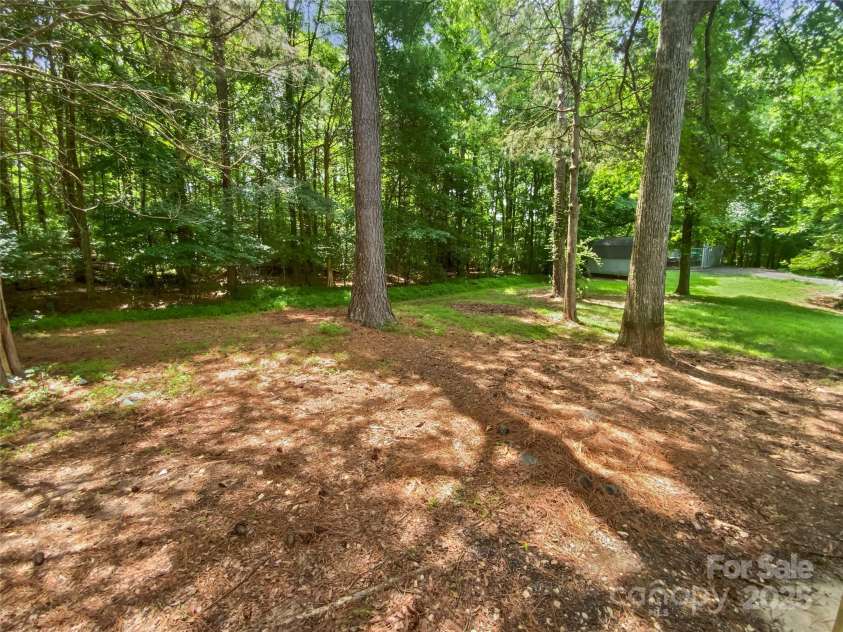 424 Mallard Drive, Pineville, NC 28134.  MLS# CAR4272609, YatesRealty ID 26351. 