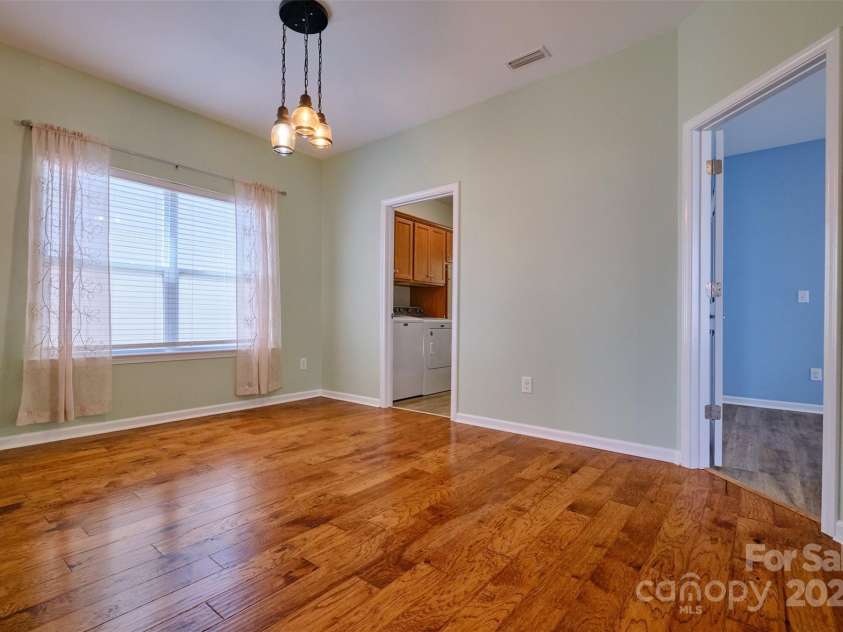 5176 Crystal Lakes Drive, Rock Hill, SC 29732.  MLS# CAR4281097, YatesRealty ID 26352. Large window brings in plenty of natural light