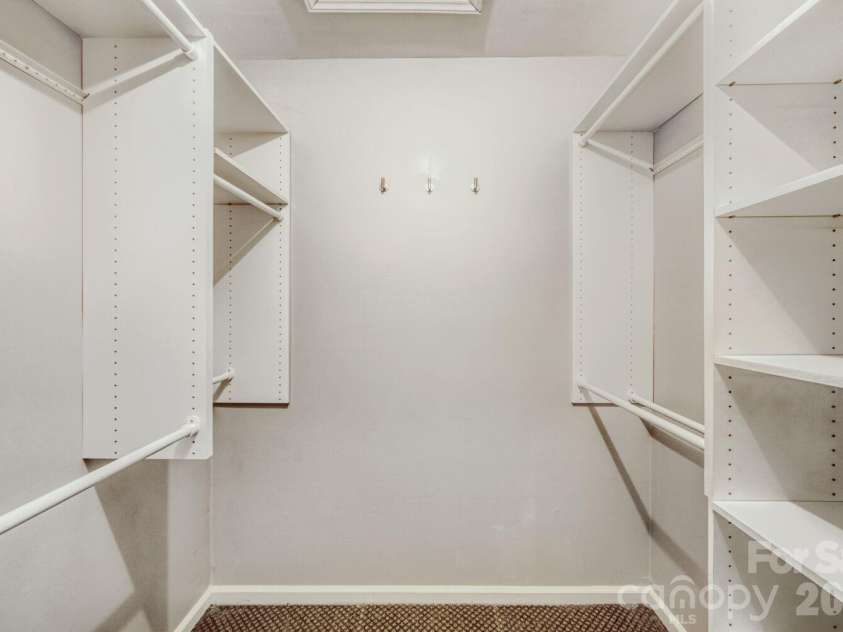 9411 Kings Falls Drive, Charlotte, NC 28210.  MLS# CAR4361281, YatesRealty ID 26352. Primary Closet
