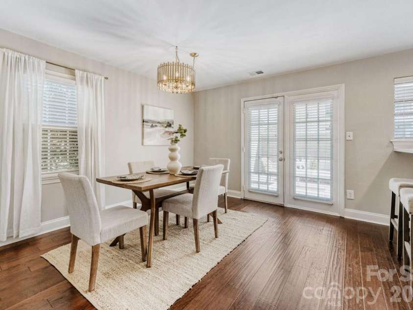 9411 Kings Falls Drive, Charlotte, NC 28210.  MLS# CAR4361281, YatesRealty ID 26352. Sining open to kitchen