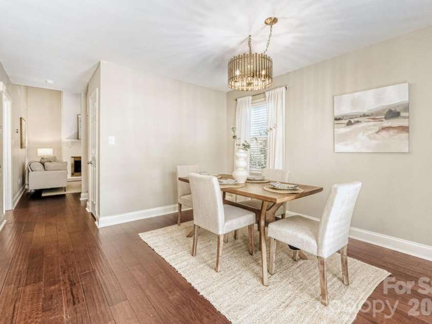 9411 Kings Falls Drive, Charlotte, NC 28210.  MLS# CAR4361281, YatesRealty ID 26352. Spacious dining room