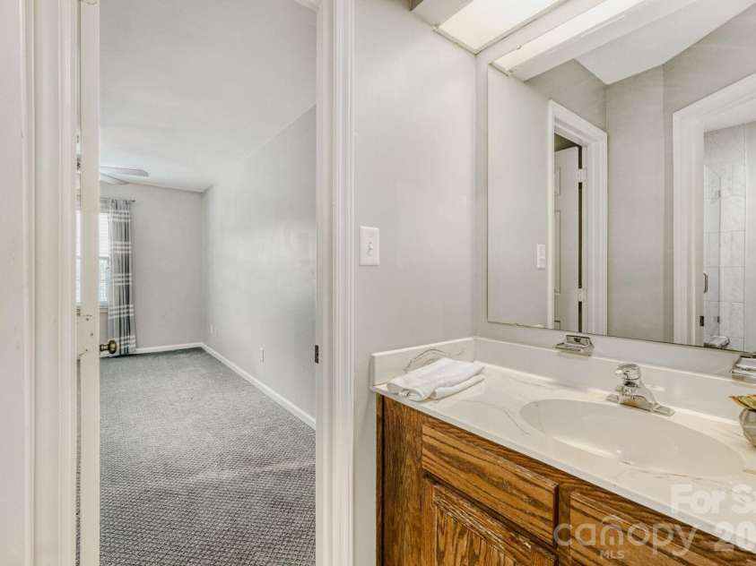 9411 Kings Falls Drive, Charlotte, NC 28210.  MLS# CAR4361281, YatesRealty ID 26352. Vanity area