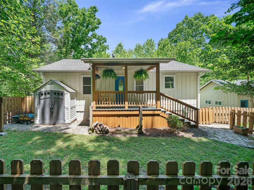 142 Wildflower Road, Spruce Pine, NC 28777.  MLS# CAR4384771, YatesRealty ID 26353. 142 Wildflower Rd!