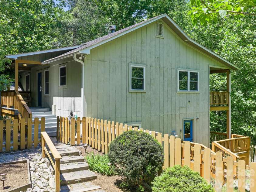 142 Wildflower Road, Spruce Pine, NC 28777.  MLS# CAR4384771, YatesRealty ID 26353. 142 Wildflower Rd