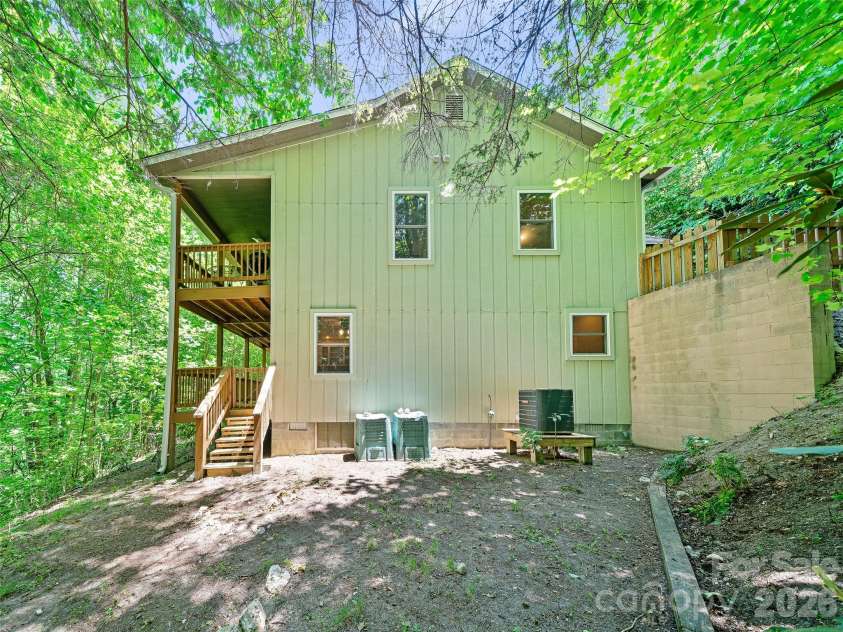 142 Wildflower Road, Spruce Pine, NC 28777.  MLS# CAR4384771, YatesRealty ID 26353. 