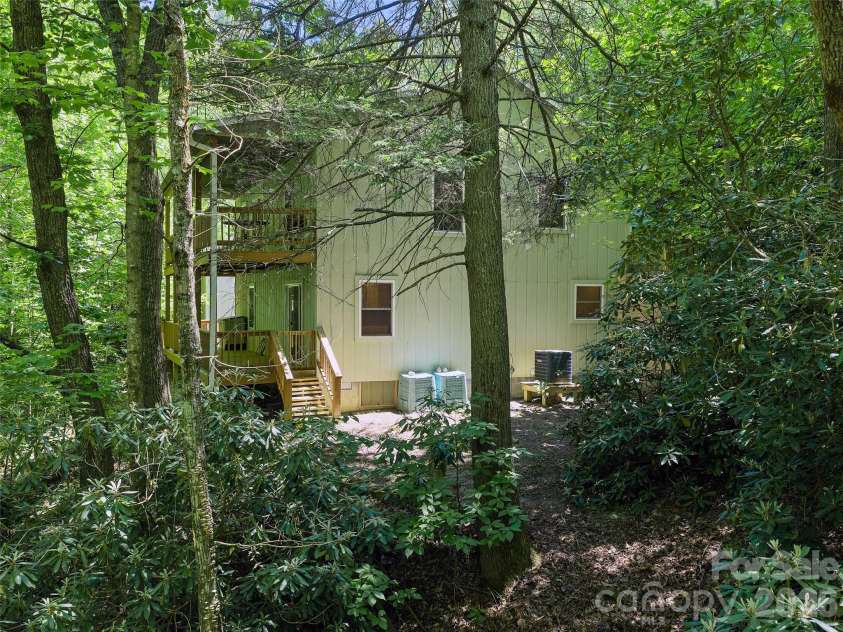 142 Wildflower Road, Spruce Pine, NC 28777.  MLS# CAR4384771, YatesRealty ID 26353. 