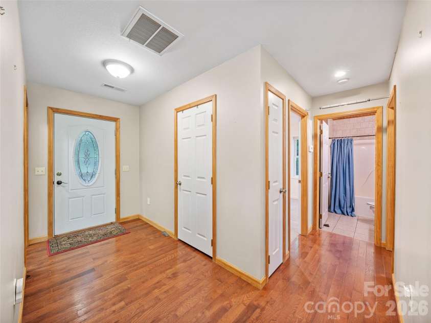 142 Wildflower Road, Spruce Pine, NC 28777.  MLS# CAR4384771, YatesRealty ID 26353. Entrance/ Foyer